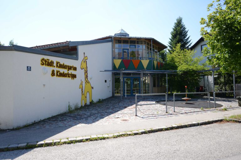 Giraffenhaus 01 768x512